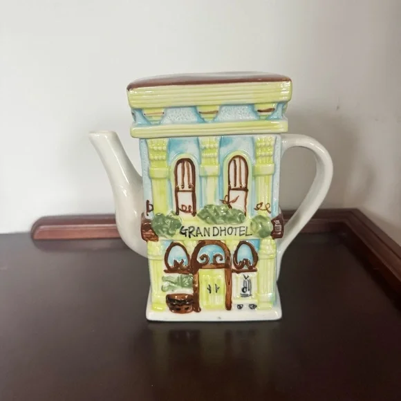 "THE GRANDHOTEL CERAMIC LIDDED TEAPOT", Collectable and Hand Painted - Picture 1 of 6